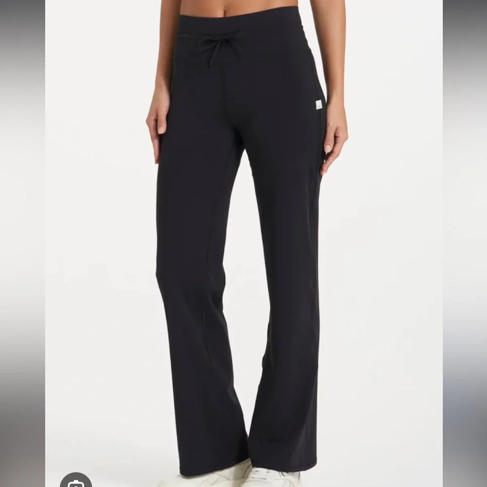 SOLD EUC Vuori Daily Wideleg Black Pants size M - Picture 1 of 5